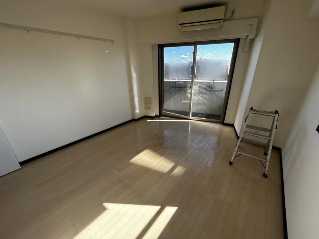 埼玉県所沢市のゴミ屋敷片付け，見違えるほどきれいになった部屋