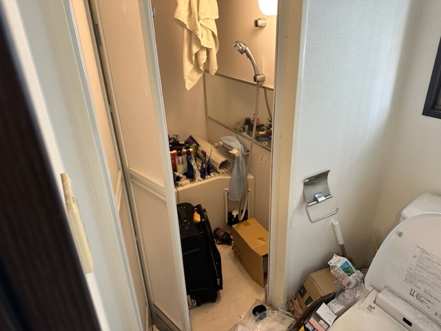 埼玉県所沢市のゴミ屋敷片付け，ゴミがたまり使えなくなっている浴室